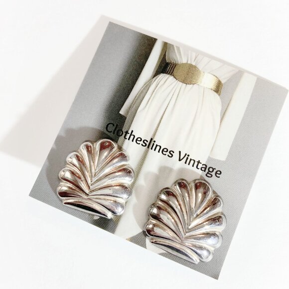 Vintage Silver Tone Metal Shell Earrings - Picture 1 of 8
